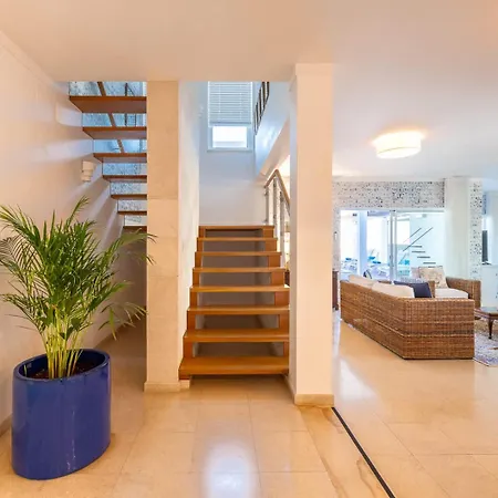 Alice - Walk To Pool Tennis Court Villa *